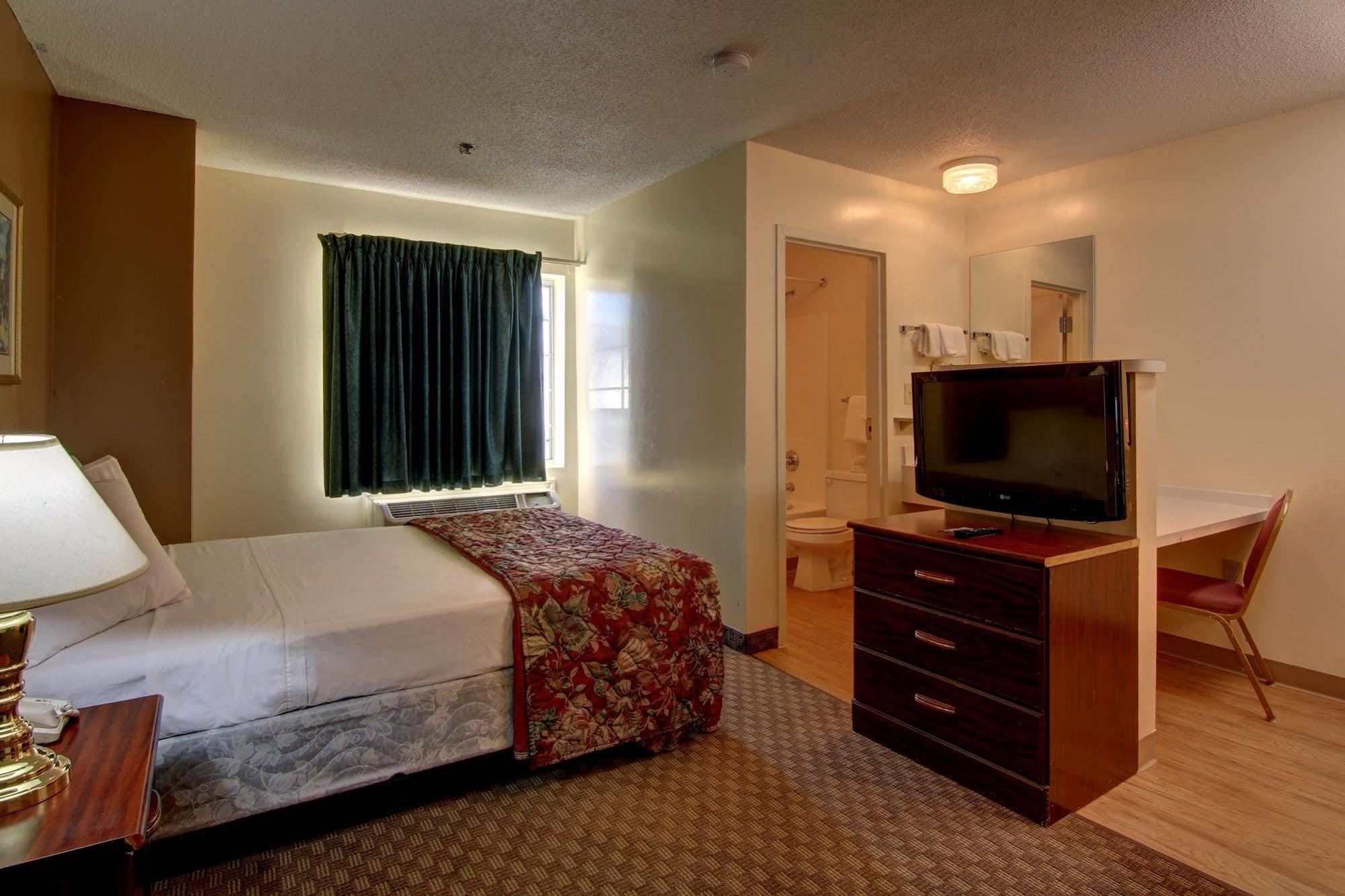 Intown Suites Extended Stay Atlanta Ga - Снелвил Екстериор снимка
