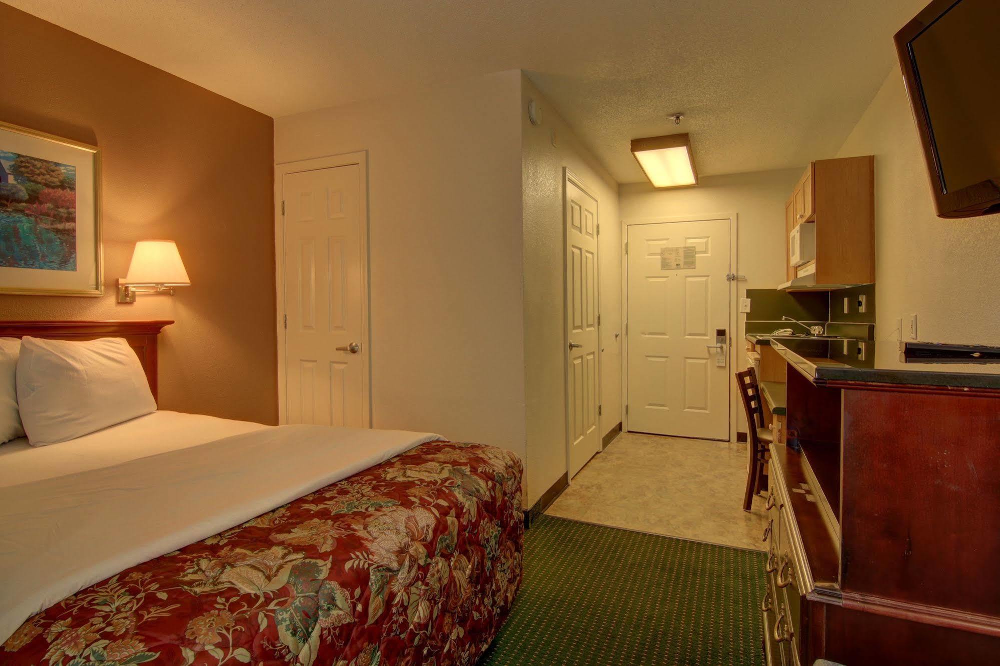 Intown Suites Extended Stay Atlanta Ga - Снелвил Екстериор снимка
