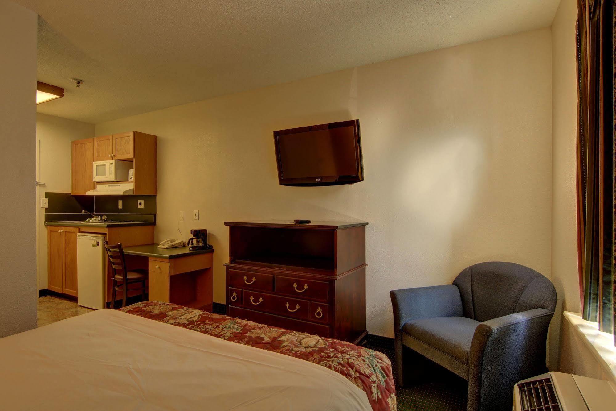 Intown Suites Extended Stay Atlanta Ga - Снелвил Екстериор снимка