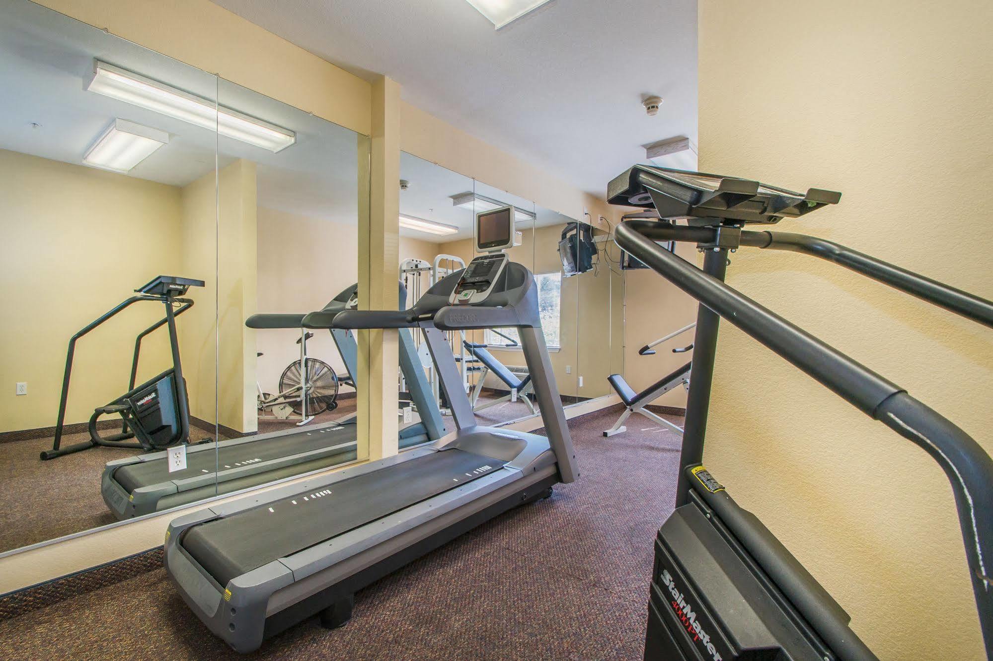 Intown Suites Extended Stay Atlanta Ga - Снелвил Екстериор снимка