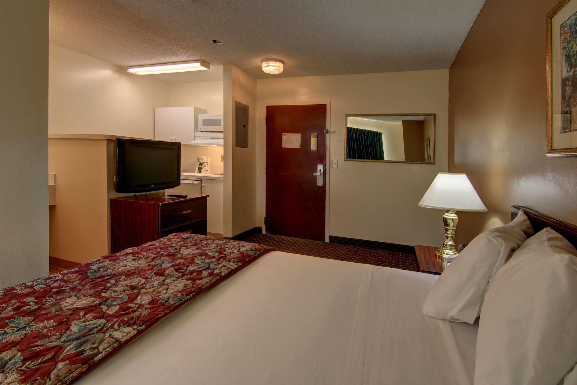 Intown Suites Extended Stay Atlanta Ga - Снелвил Екстериор снимка