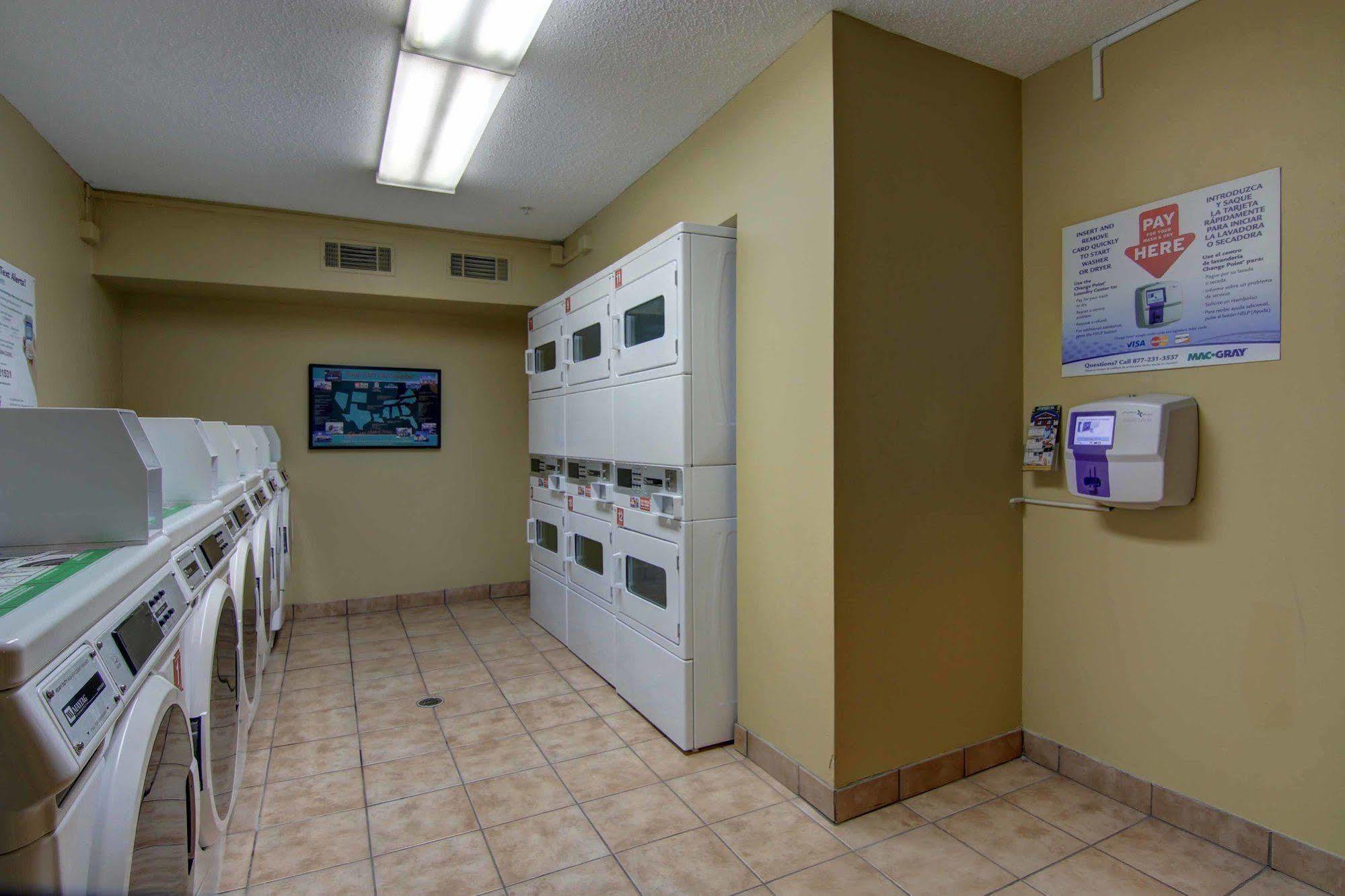 Intown Suites Extended Stay Atlanta Ga - Снелвил Екстериор снимка