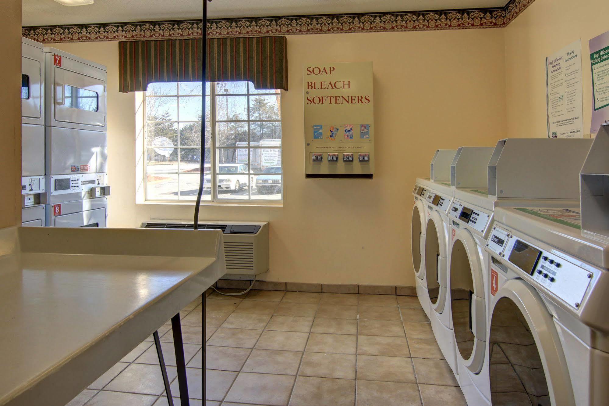 Intown Suites Extended Stay Atlanta Ga - Снелвил Екстериор снимка